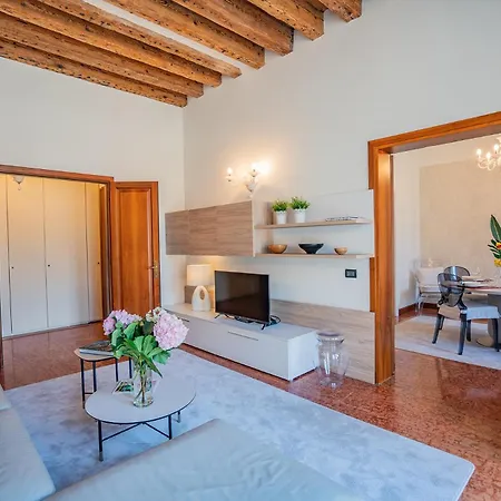 Ca' Del Monastero 1 Collection For 4 Guests With Balcony And Lift Апартаменты