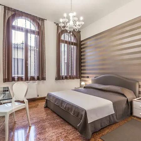 Ca' Del Monastero 1 Collection For 4 Guests With Balcony And Lift Appartement
